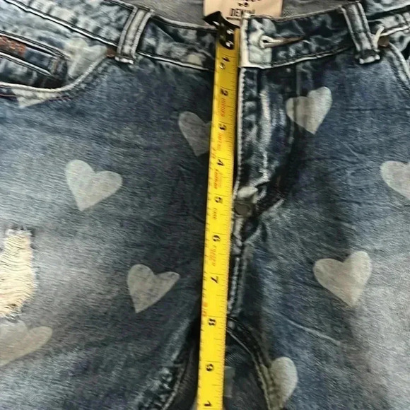 Wiya Heart pattern Distressed Ankle or Cropped Low- Mid Rise  Jeans - Picture 4 of 7